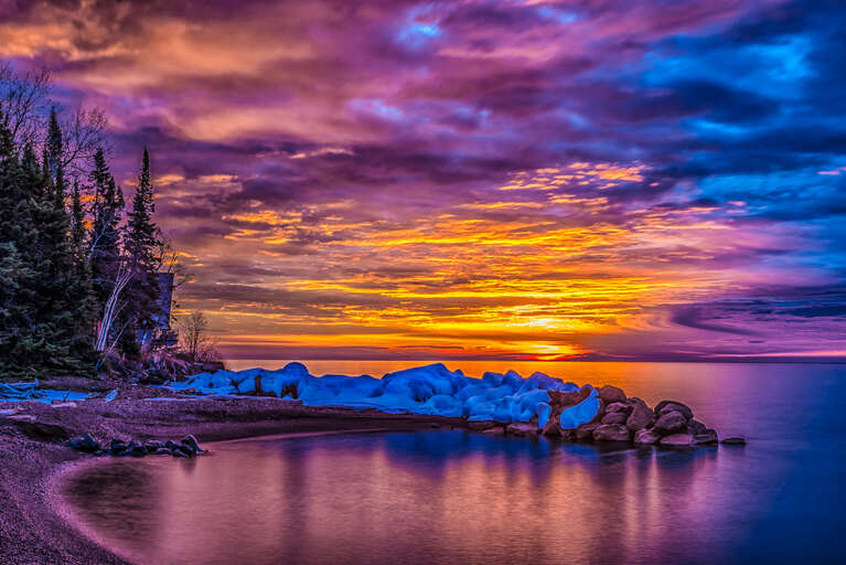 Because the home faces south you can actually enjoy both the sunrise and the sunset over the lake, depending on the time of the year.