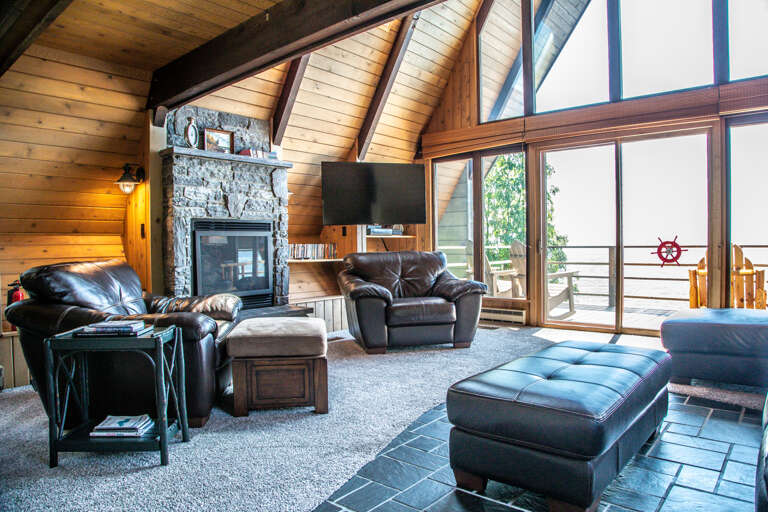 The living room has a large TV for watching movies during your stay. The living room has a large TV for watching movies during your stay.