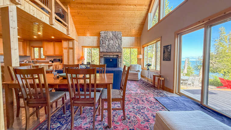 There is seating for 6 in the dining area.