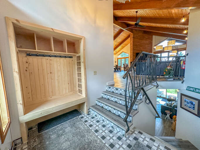 Moose Tracks 215 Entryway