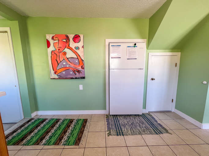 Other side of the kitchen.