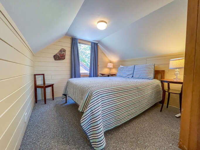 Second sleeping area.