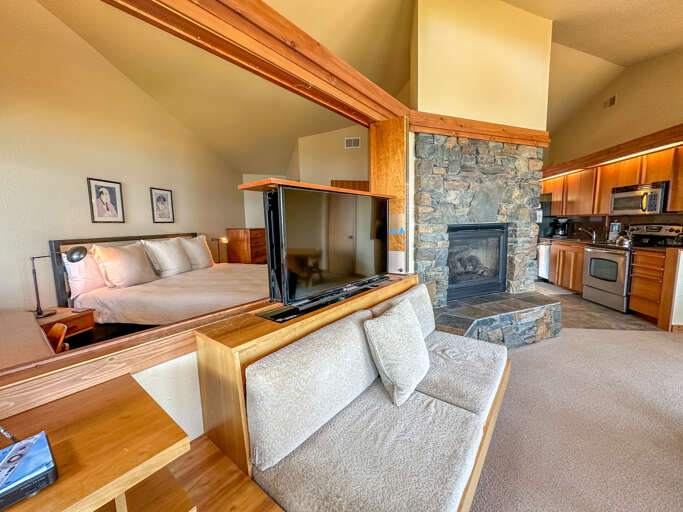 There is a liftable and rotatable TV that can face the living room or the bedroom.