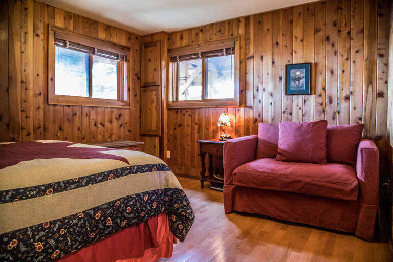 It also features an additional sitting area.