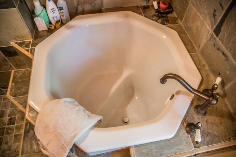 The Japanese-style soaker tub in the bathroom is one-of-a-kind and great for a great soak after a busy day on the North Shore. The Japanese-style soaker tub in the bathroom is one-of-a-kind and great for a great soak after a busy day on the North Shore.