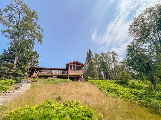 At Four Sisters House your are just a short walk from the shoreline.