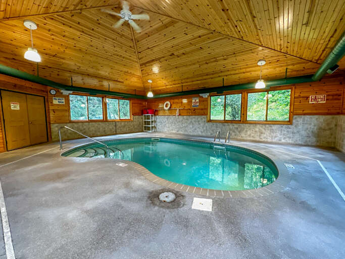 Windsong Cottages pool area (shared, seasonal).