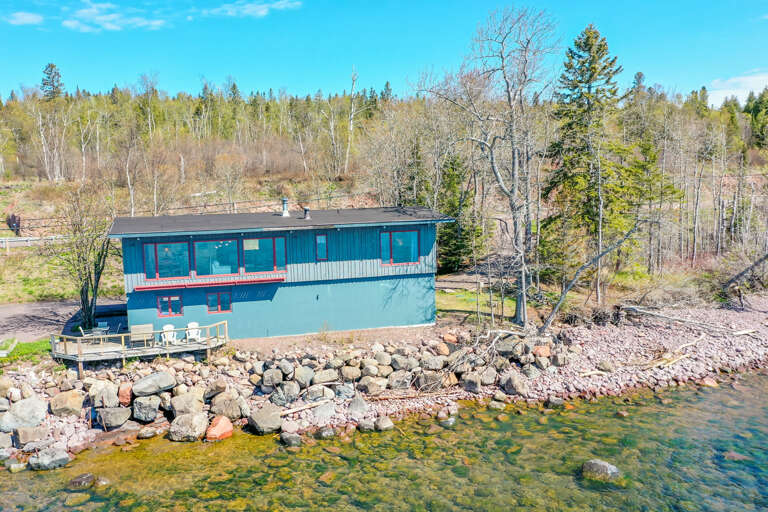 Book your stay at Spring House today!