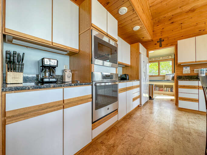 Stainless steel appliances make this a chef's dream kitchen!