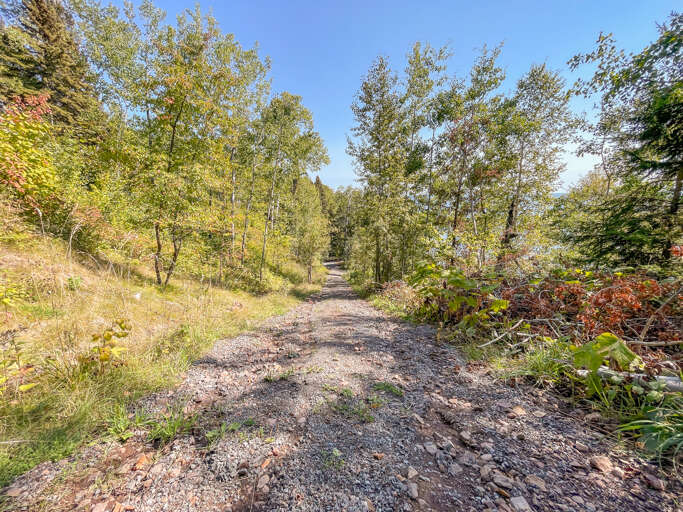 Access to the lake is "difficult" as you need to go down a steep gravel road. However, it's worth the hike!