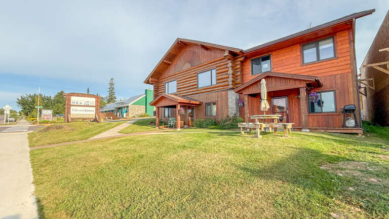 Consider Harbor Hideaway as your North Shore basecamp.