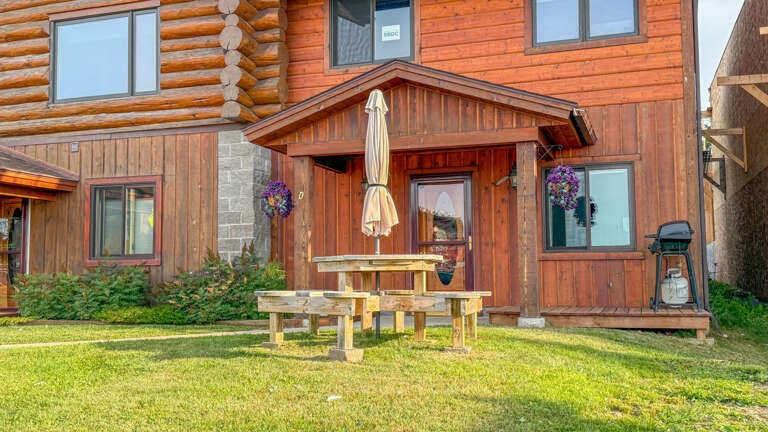 This newly renovated studio is the perfect basecamp for your Grand Marais adventures. This newly renovated studio is the perfect basecamp for your Grand Marais adventures.