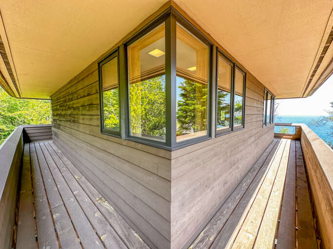 Wrap-around balcony
