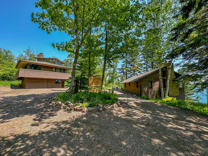 Treehouse (left) and Lakeside (right)