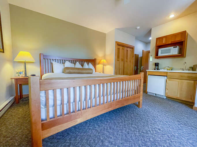 Poplar River Condo 616 Ridgeline King Guestroom features a king-sized bed Poplar River Condo 616 Ridgeline King Guestroom features a king-sized bed