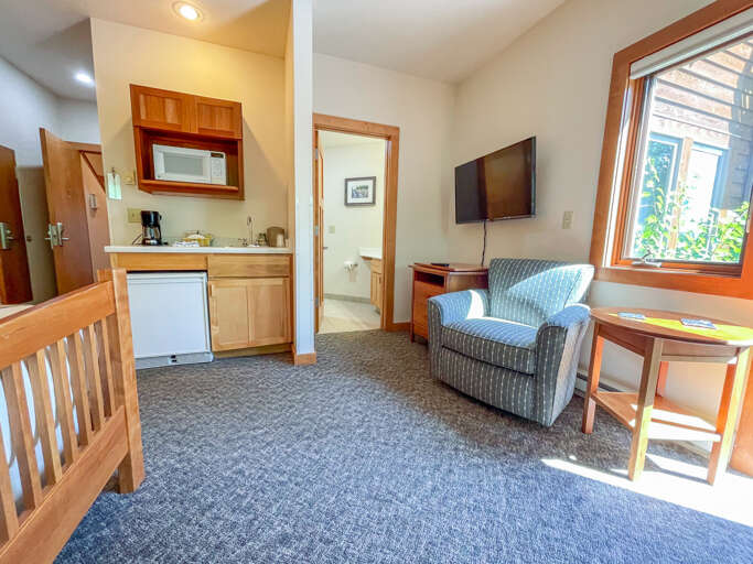 Poplar River Condo 616 Ridgeline King Guestroom offers a wet bar and a flat screened tv. Poplar River Condo 616 Ridgeline King Guestroom offers a wet bar and a flat screened tv.