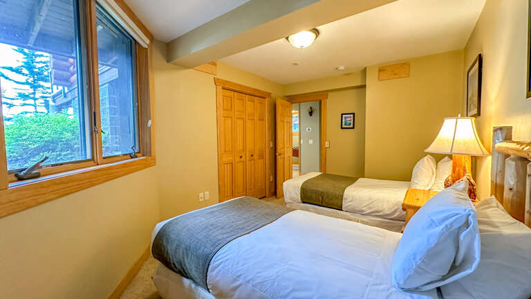 Bedroom 3 has 2 twin beds.
