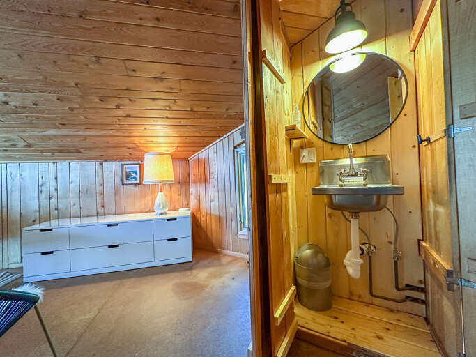 Sink in Loft and Bedroom 1