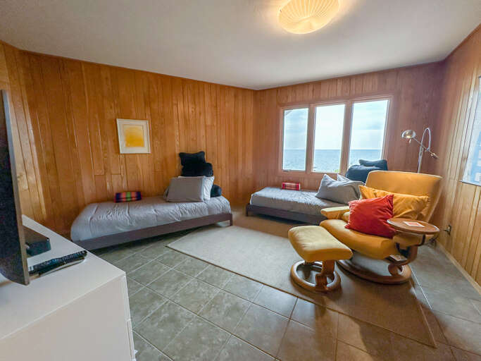 Bedroom 3 has two twin beds.
