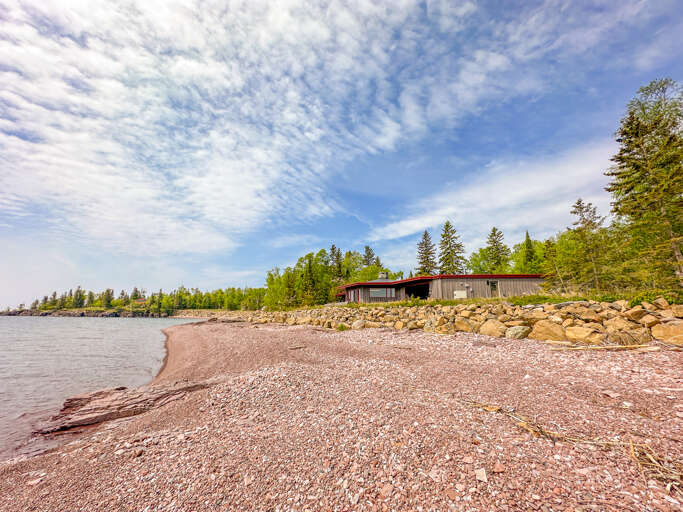 The spacious shoreline area.