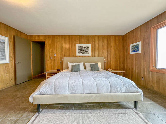 Bedroom 1 has a king sized bed.