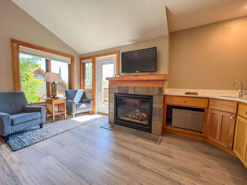 PRC 511 Beautiful 4 Bedroom Vacation Rental in Lutsen, MN for 11 Guests