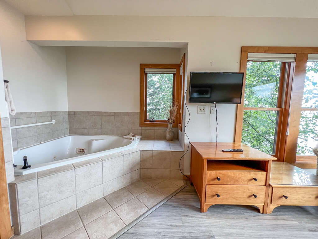 Prc 531533 Lakeside Full Floor Condo With Loft .. (161214) Find Rentals