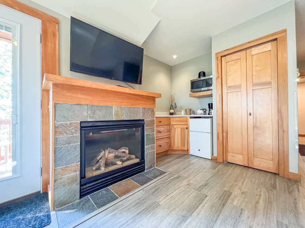 Prc 531533 Lakeside Full Floor Condo With Loft .. (161214) Find Rentals