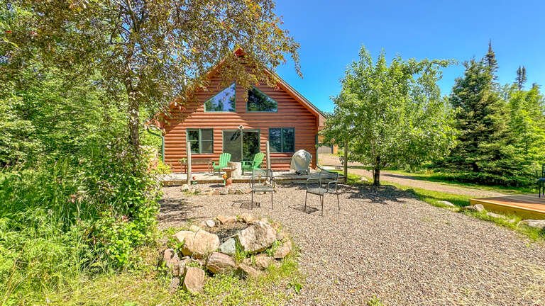 Here you can find peace and quiet while still being close to everything the North Shore has to offer.