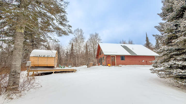 The private barrel sauna is perfect for relaxing and physical recovery after a day of exploring.