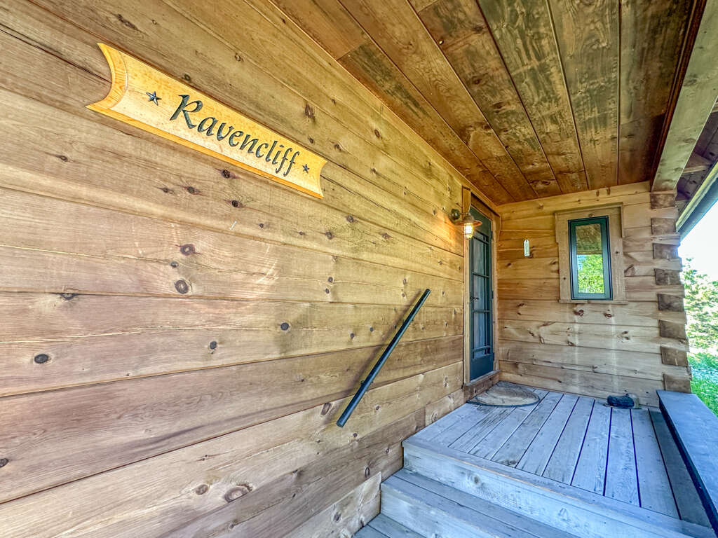 Ravencliff Cabin in Schroeder, MN 2 Bedrooms, Sleeps 6. Book Now