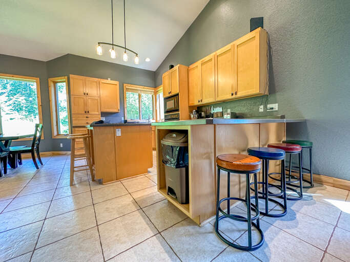 LeAnn Lodge has a beautiful, spacious kitchen with seating for 6 at the side and island counters.