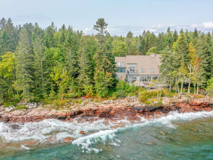 Gales Of Gitchi Gami Stunning 4 Bedroom House in Lutsen, MN