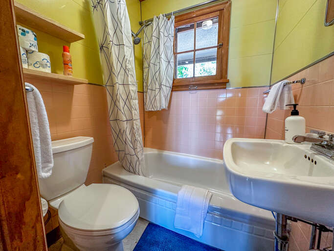 Bathroom in Lakeside