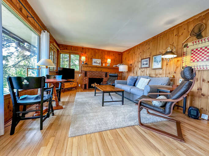 Living Room in Lakeside