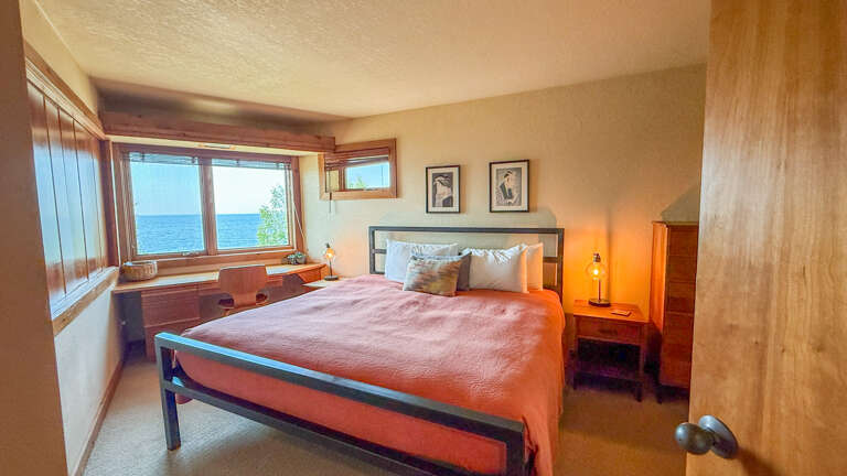 Bedroom with wonderful Lake Superior views and an office/workspace. Bedroom with wonderful Lake Superior views and an office/workspace.