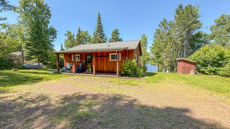 Cozy Cabin on Devil Track Lake