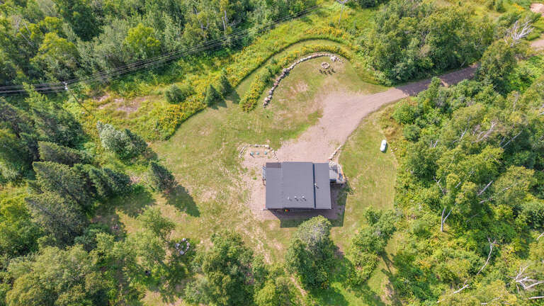 Aerial view of the spacious Cross River Cabin property.