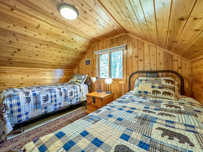 Bedroom 2 has 2 twin beds.