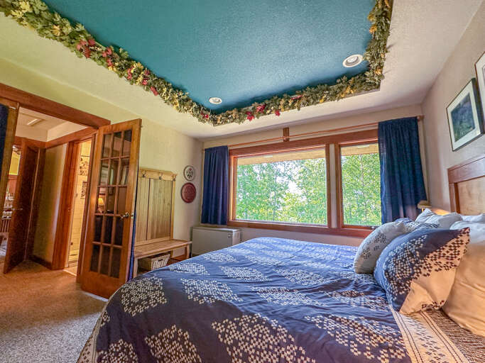 Enjoy the natural light the comes in from the large lakeside window.