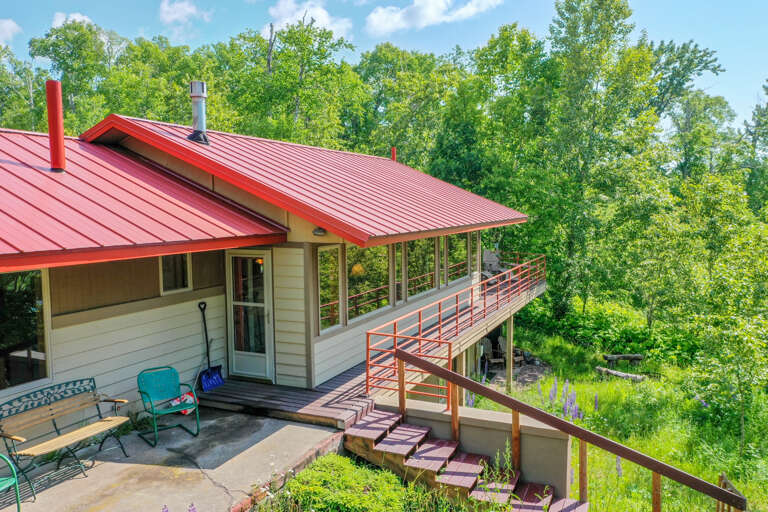 This relaxing home is perfect for a North Shore getaway.