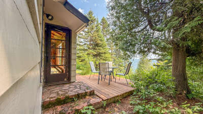 Located on coveted Cascade Beach Road in Lutsen, Minnesota, Minne Me is a cozy cottage that has great Northwoods charm.
