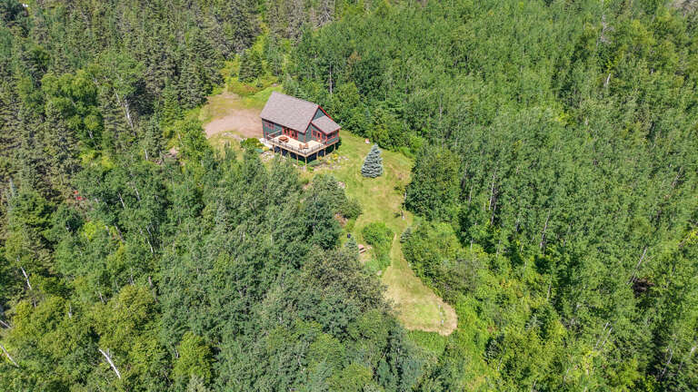 Located in a quiet neighborhood in the hill of Tofte. Located in a quiet neighborhood in the hill of Tofte.