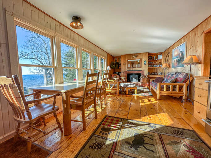 There's a small dining space between the kitchen and the living room.