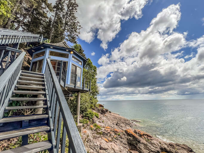 The gazebo bedroom is available in the summer months.