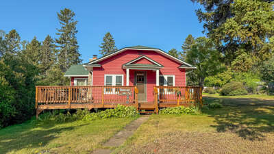 Live the dream on your vacation at Robins Nest, a cozy little 2 bedrooms, 1 bathroom, single-story home, located on a residential street, nestled in the quaint Grand Marais, Minnesota.