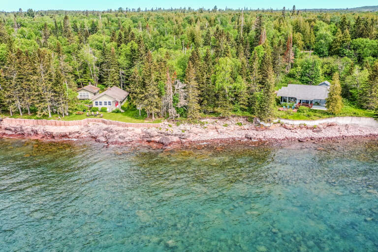 Need more space? Sunrise Hollow's closest neighbor is Cedar Allee, also rented by Cascade Vacation Rentals.