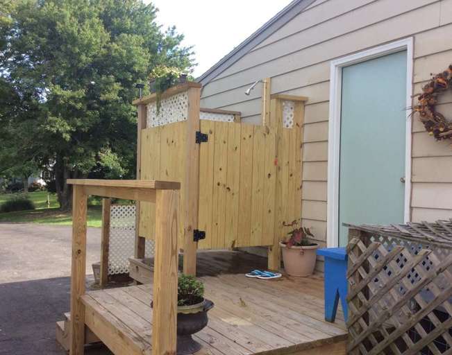 Outdoor shower w/hot and cold water