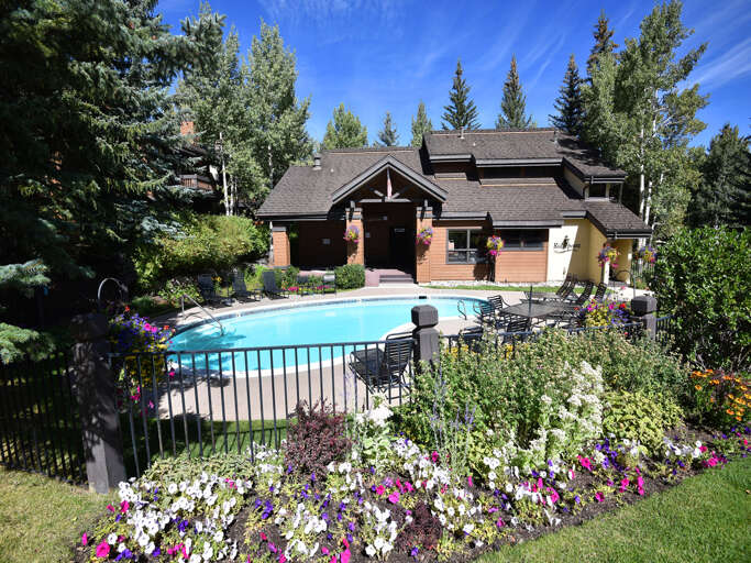 Community Pool & Hot Tub Community Pool & Hot Tub