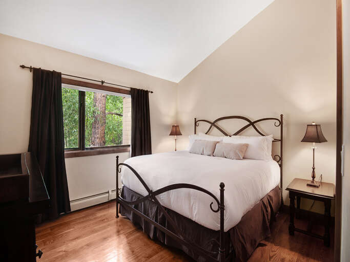 Bedroom 2 w/ King Bed